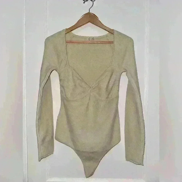 Free People Sweetheart Neckline Thong Soft Bodysuit sz Medium - Picture 1 of 8